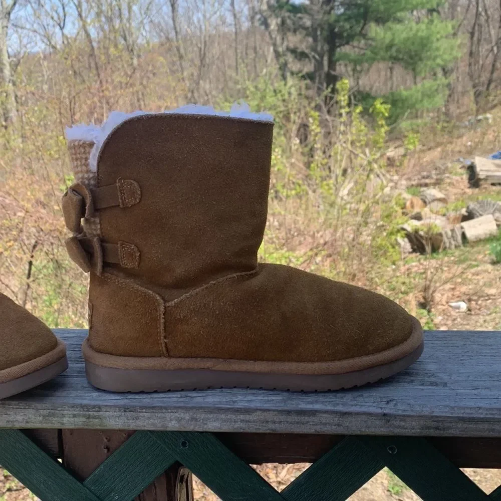 Koolaburra Attie Sheepskin Boots Faux Fur Lined Sz 4Y